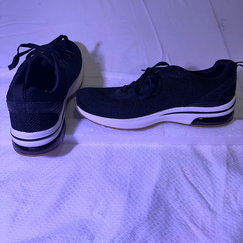 Sketcher women’s shoes size 8